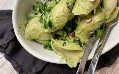 Grün, grüner – veganer Nudelsalat mit Feldsalatpesto